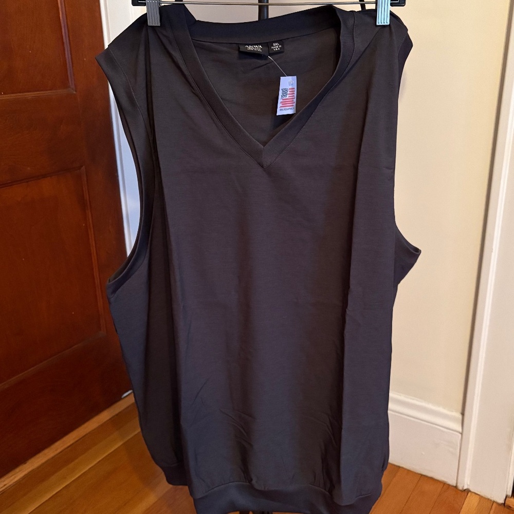 Akwa Men’s V-Neck Golf Vest - new with tags